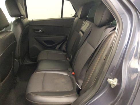 Used 2018 Chevrolet Trax LT w/ LT Convenience Package image 18