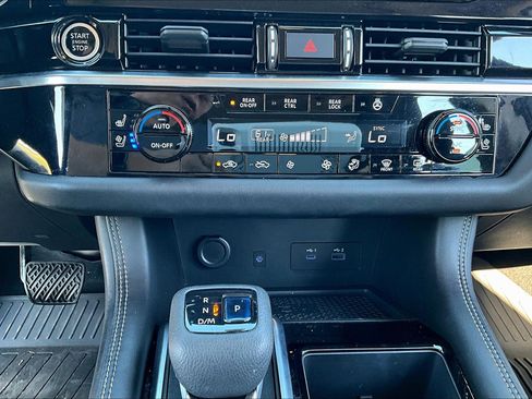 Used 2022 Nissan Pathfinder Platinum w/ Cargo Package image 24