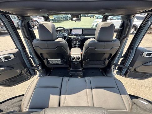 New 2026 Jeep Wrangler Unlimited Sahara AWD/4WD image 23