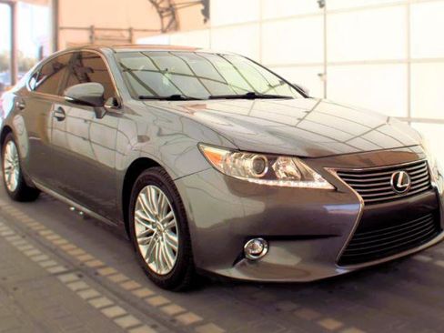 Used 2015 Lexus ES 350 w/ Luxury Package FWD image 3