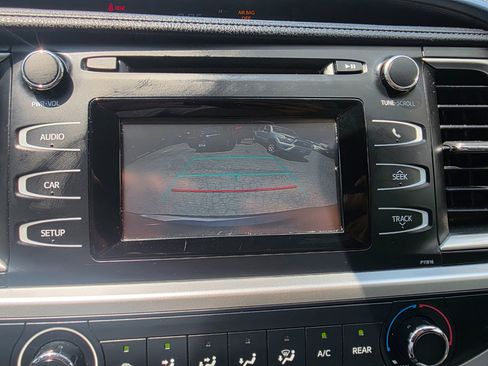 Used 2018 Toyota Highlander LE image 21