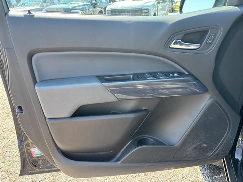 Used 2022 Chevrolet Colorado Z71 w/ Z71 Midnight Edition AWD/4WD image 24