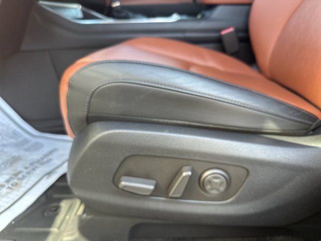 Used 2025 Kia Carnival SX w/ SX Dark Edition Package FWD image 22