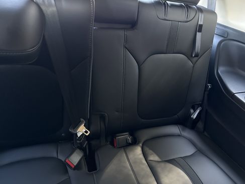 Used 2025 Honda Pilot EX-L image 16