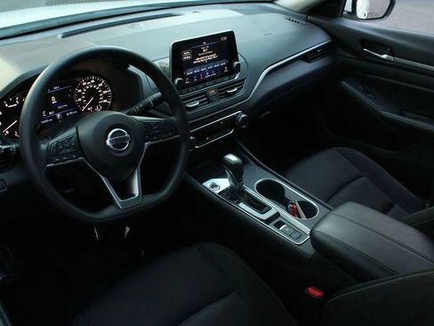 Used 2022 Nissan Altima 2.5 SV image 17