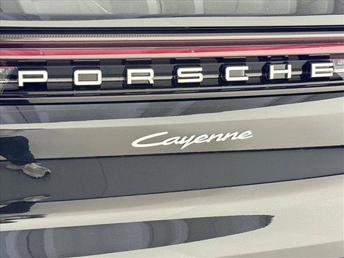 Used 2026 Porsche Cayenne AWD/4WD image 26