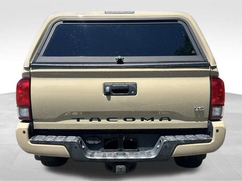 Used 2018 Toyota Tacoma TRD Off-Road w/ Technology Package AWD/4WD image 5