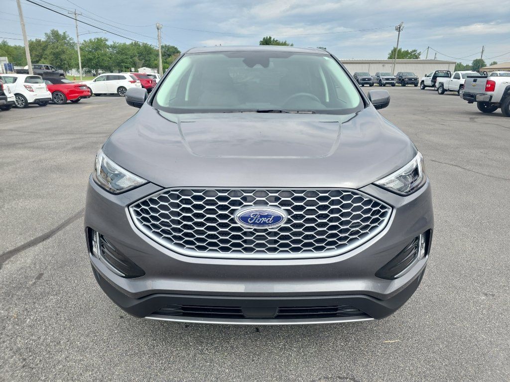 Used 2024 Ford Edge SEL w/ Convenience Package AWD/4WD image 3
