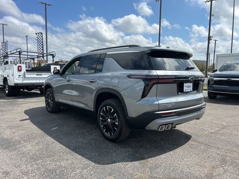 New 2026 Chevrolet Traverse LT w/ Sun and Wheel Package FWD image 5