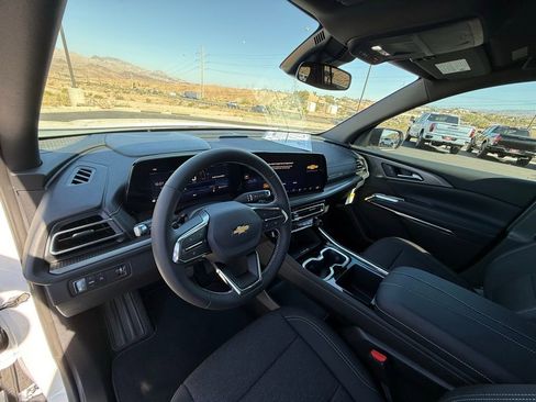 New 2026 Chevrolet Traverse LT image 13