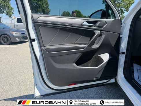 Used 2022 Volkswagen Tiguan SE R-Line FWD image 11