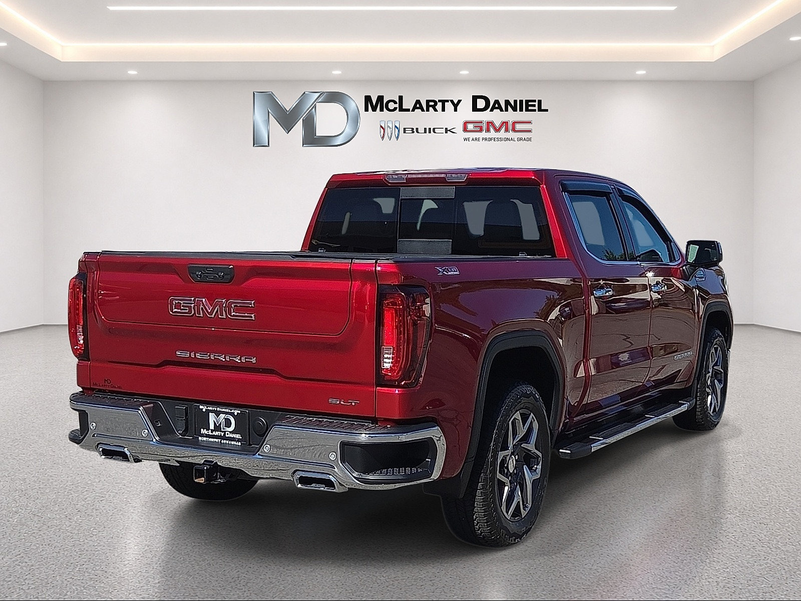 Used 2025 GMC Sierra 1500 SLT w/ SLT Premium Package AWD/4WD image 14
