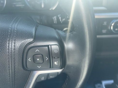 Used 2017 Toyota Highlander XLE image 18