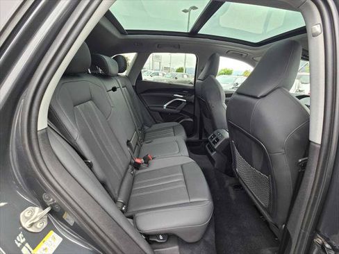 Used 2025 Audi Q5 Premium Plus w/ Premium Plus AWD/4WD image 12