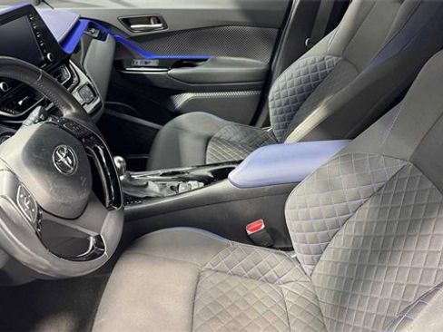 Used 2020 Toyota C-HR XLE image 22
