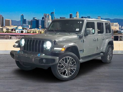 Used 2022 Jeep Wrangler Unlimited Sahara AWD/4WD image 2