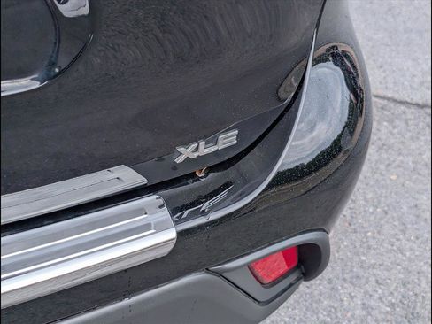 Used 2022 Toyota Highlander XLE image 18