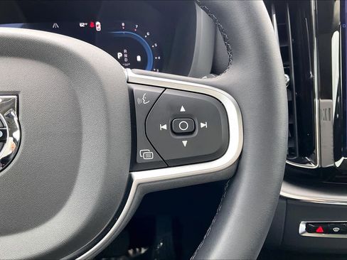 Used 2025 Volvo XC60 B5 Core w/ Climate Package image 22