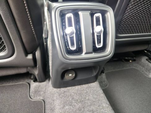 Certified 2025 Volvo XC40 B5 Plus AWD/4WD image 12