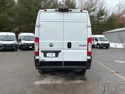 Used 2025 RAM ProMaster 2500 w/ Convenience Group image 4