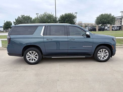 Used 2025 Chevrolet Suburban Premier RWD image 3