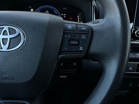 Used 2025 Toyota Camry LE image 33