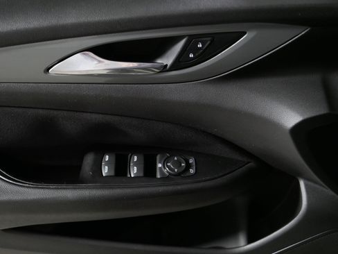 Certified 2018 Buick Regal Preferred FWD image 19