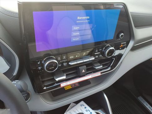 New 2026 Toyota Highlander Limited image 13