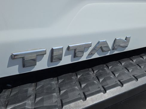 Used 2022 Nissan Titan S image 9