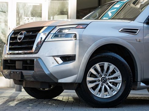 Used 2021 Nissan Armada SV image 2