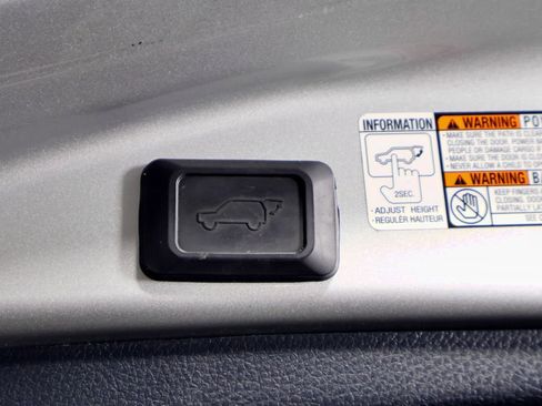 Used 2014 Toyota RAV4 Limited image 16