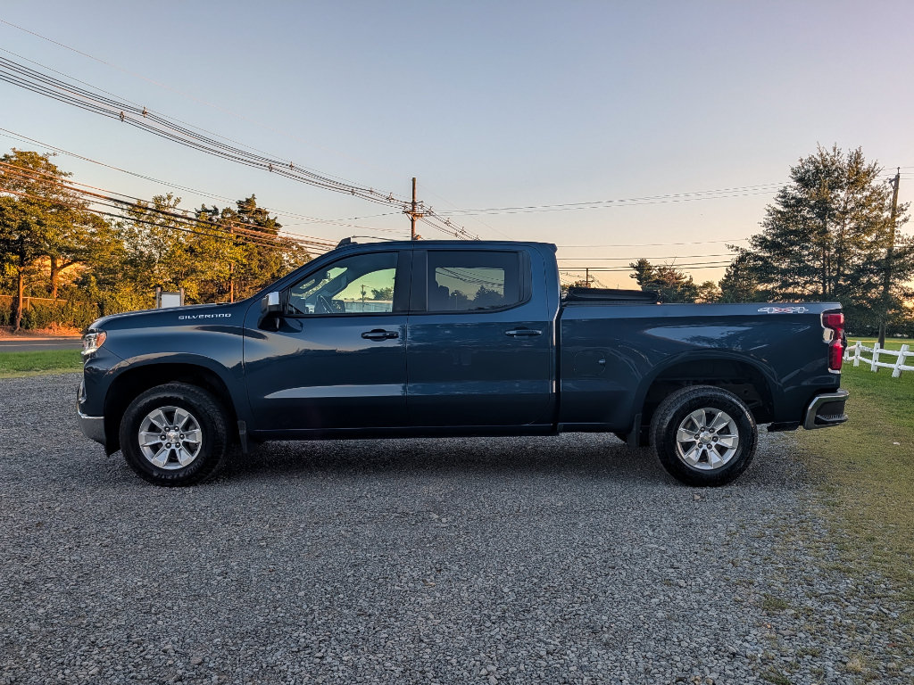 Used 2023 Chevrolet Silverado 1500 LT AWD/4WD image 9