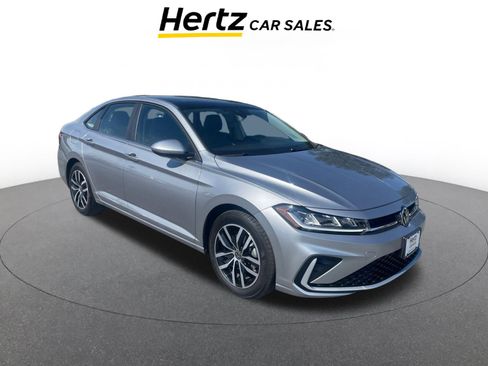 Used 2025 Volkswagen Jetta SE image 1