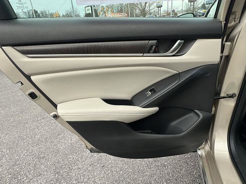 Used 2018 Honda Accord EX-L image 17