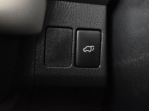 Used 2018 Toyota RAV4 XLE image 29