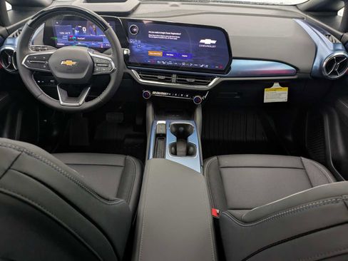 New 2026 Chevrolet Equinox EV LT image 15