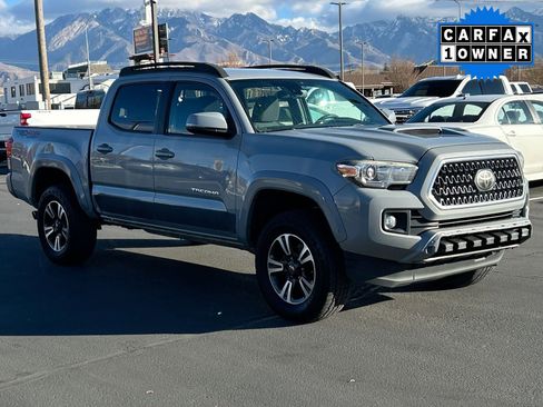 Used 2018 Toyota Tacoma TRD Sport image 7