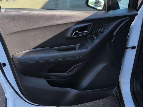 Used 2019 Chevrolet Trax LT w/ Redline Edition image 12