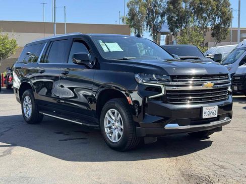 Used 2024 Chevrolet Suburban LT RWD image 4