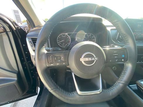 Used 2023 Nissan Rogue SV w/ SV Premium B Package FWD image 13
