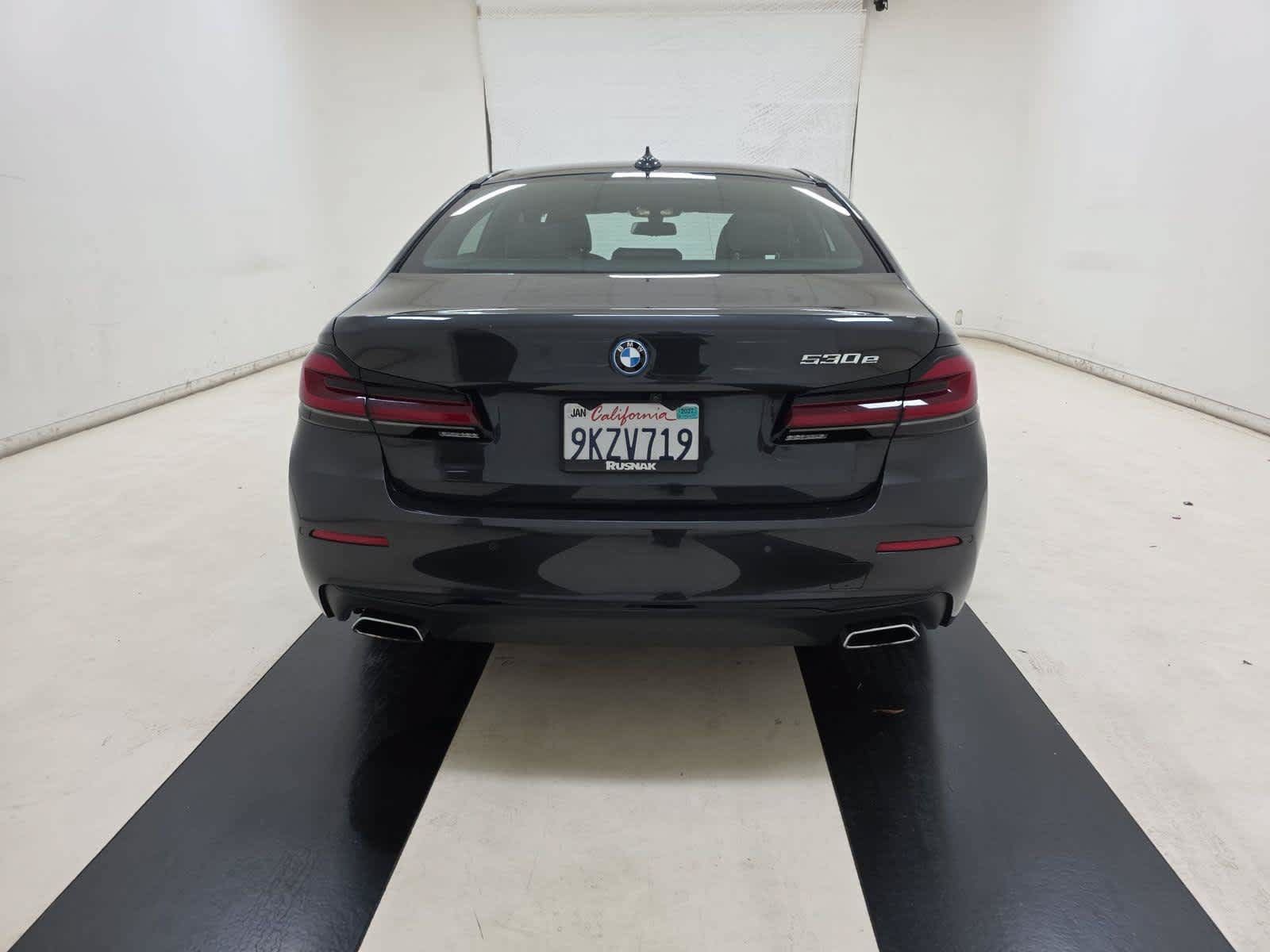 Used 2023 BMW 530e w/ Premium Package RWD image 5