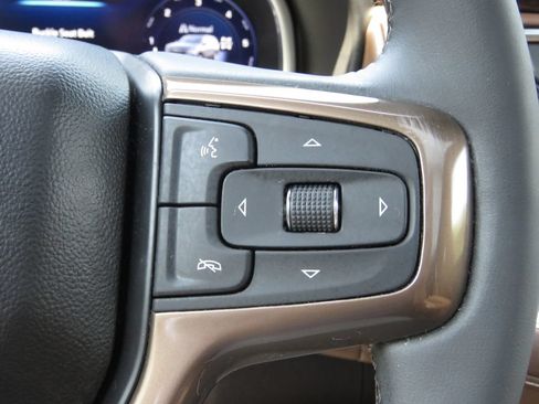 Used 2023 Chevrolet Suburban High Country w/ Premium Package 2 AWD/4WD image 27