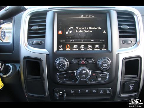 Used 2017 RAM 2500 SLT w/ Luxury Group image 18