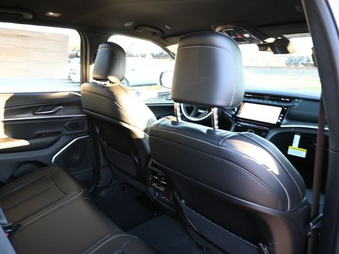 New 2026 Jeep Grand Cherokee Limited AWD/4WD image 24
