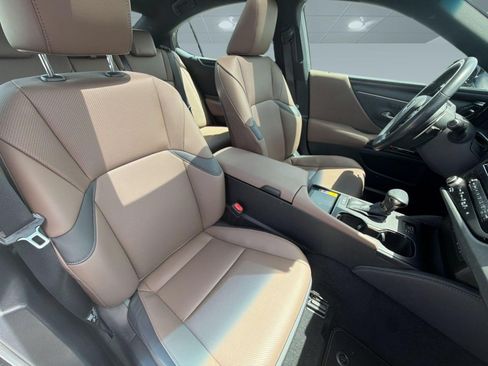 Used 2025 Lexus ES 350 w/ Premium Package FWD image 27
