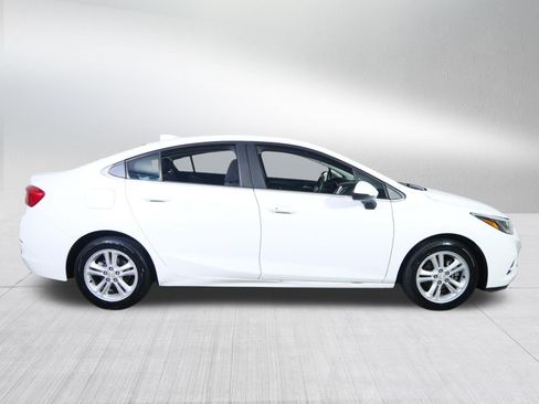 Used 2017 Chevrolet Cruze LT w/ Sun And Sound Package FWD image 8
