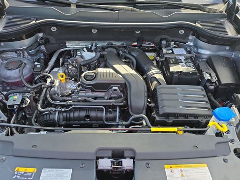 Used 2025 Volkswagen Taos SE image 27