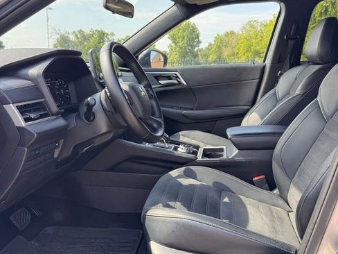 Used 2024 Mitsubishi Outlander SE Black Edition FWD image 6