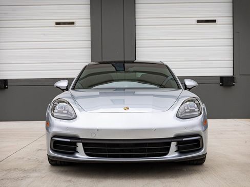 Used 2018 Porsche Panamera 4 image 3