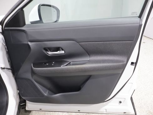 Used 2025 Nissan Kicks SV AWD/4WD image 23